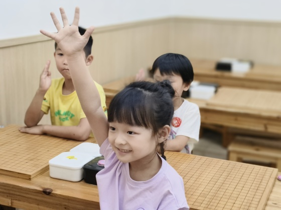 在歡樂的課堂里，孩子們沉浸在愉悅的氛圍中，享受著每一次的探索與學(xué)習(xí)~_副本.jpg