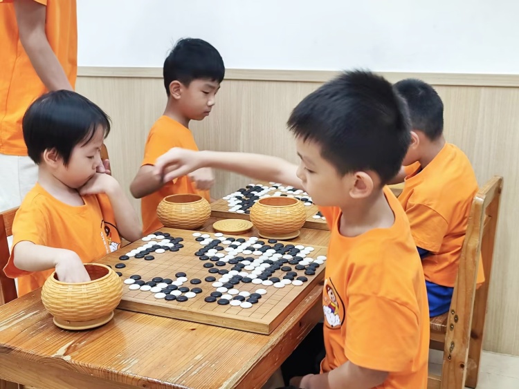 在棋盤(pán)上，執(zhí)掌風(fēng)云變化的小棋手_副本.jpg