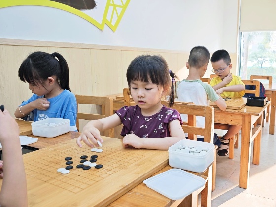 3、我們這一周的照片分享又再次回到了我們小棋手們的課堂日常_副本.jpg