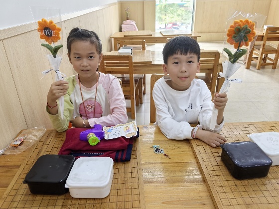 3、為了這個(gè)重要的節(jié)日，棋院為媽媽們準(zhǔn)備了一份小禮物_副本.jpg